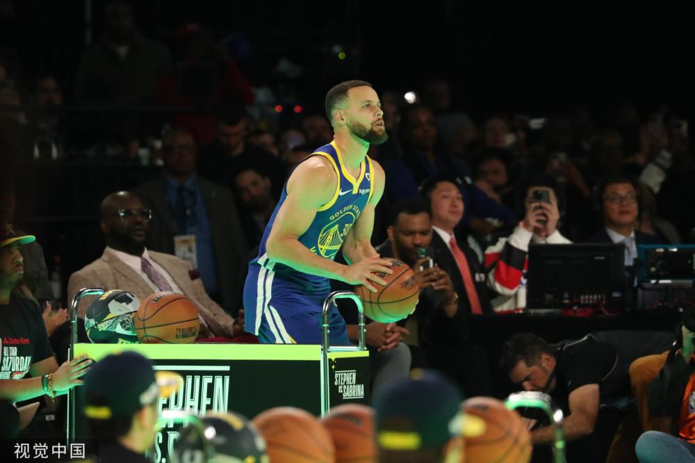 人注目的 人注目的